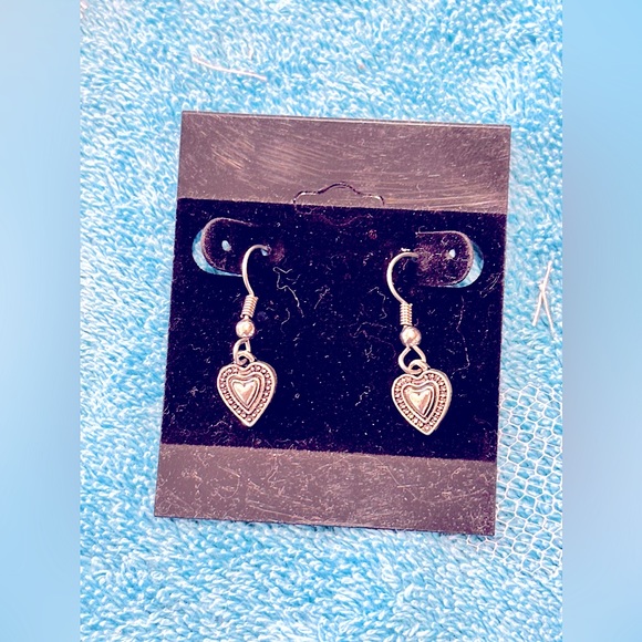 🆕Beautiful Antique Silver Textured Heart Charm Dangle Fishhook Earrings: L♥️VE - Picture 9 of 16